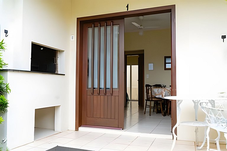Apartamento 1, térreo p/ 5 pessoas, a 80m da praia