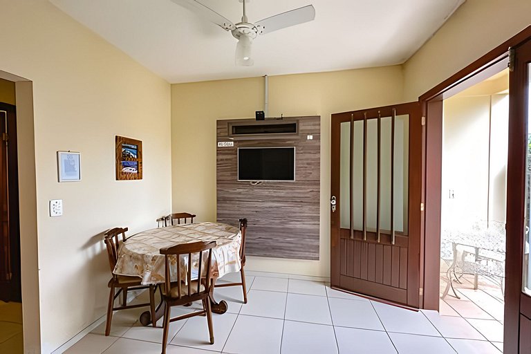 Apartamento 1, térreo p/ 5 pessoas, a 80m da praia