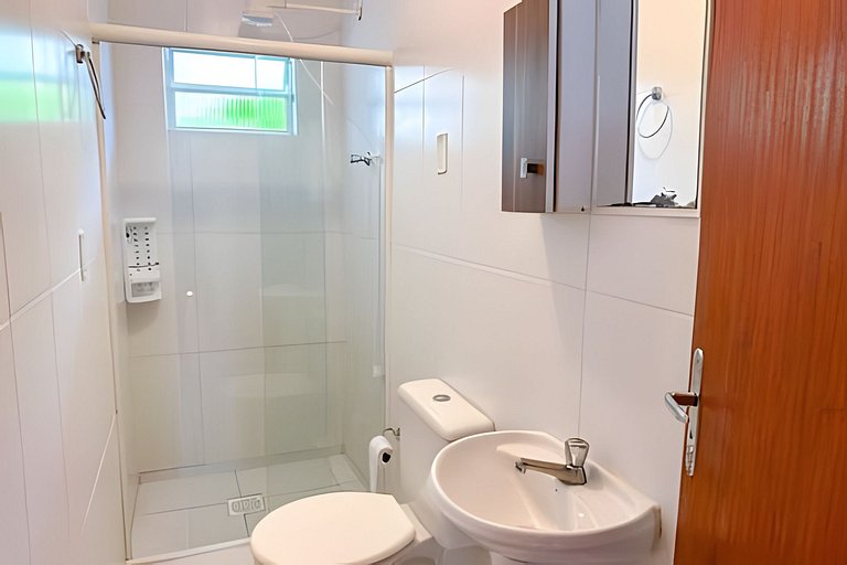 Apartamento 1, térreo p/ 5 pessoas, a 80m da praia