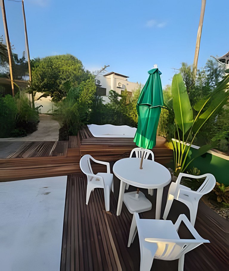 CASA 17 TOP no meio das árvores