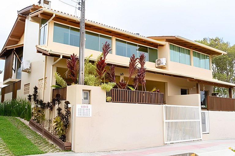 Ap Térreo com pátio top até 8 pessoas – Apto 7