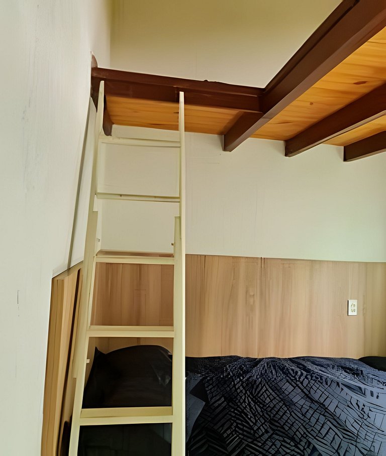CASA 17 TOP no meio das árvores