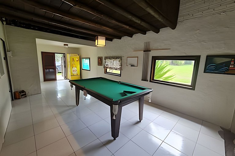 CASA 17 TOP no meio das árvores