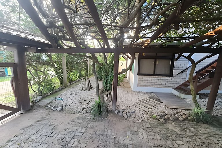 CASA 17 TOP no meio das árvores