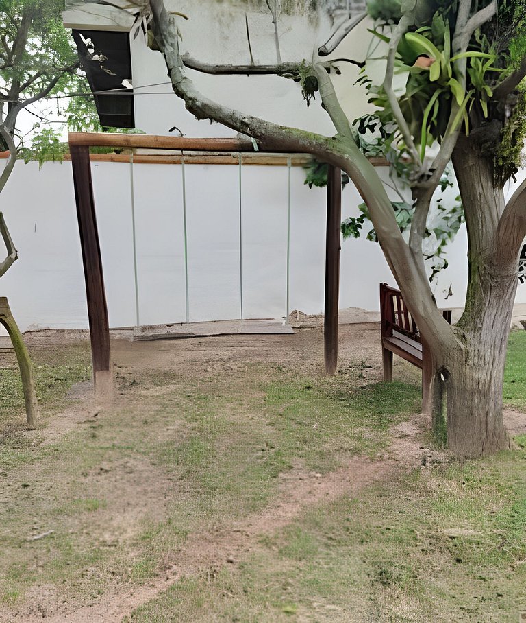 CASA 17 TOP no meio das árvores