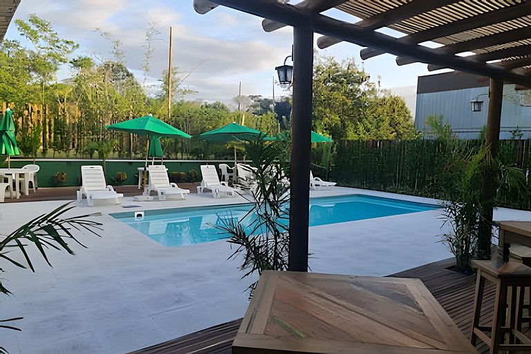 CASA 17 TOP no meio das árvores