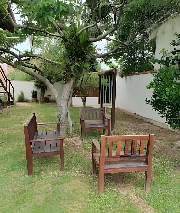 CASA 17 TOP no meio das árvores