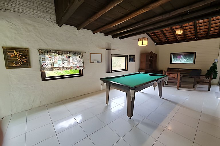 CASA 17 TOP no meio das árvores