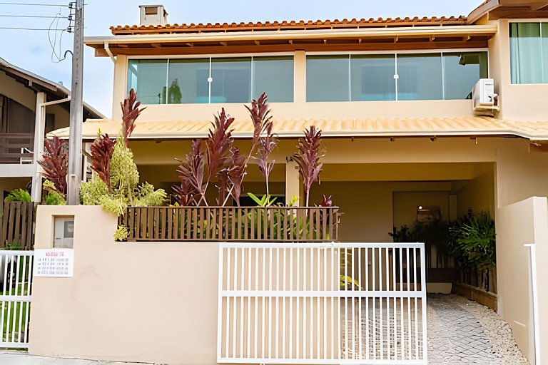 Ap Térreo com pátio top até 8 pessoas – Apto 7