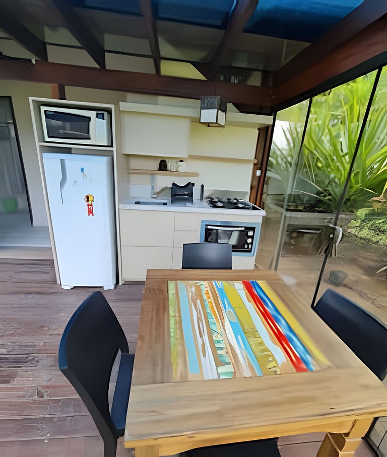 CASA 17 TOP no meio das árvores
