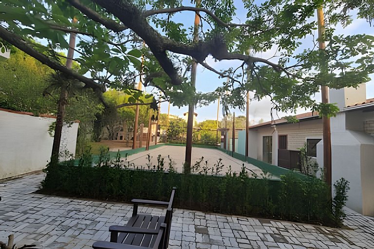 CASA 17 TOP no meio das árvores