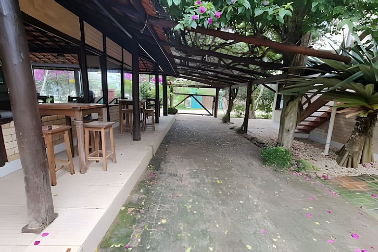 CASA 17 TOP no meio das árvores