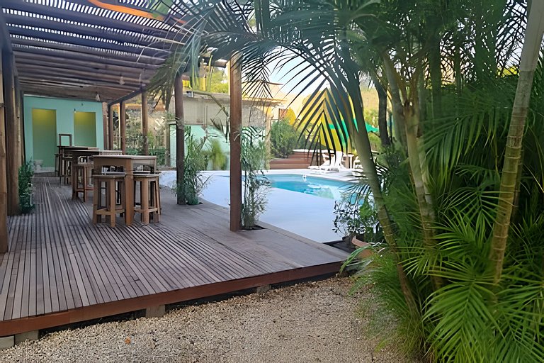 CASA 17 TOP no meio das árvores