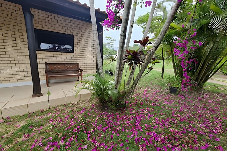 CASA 17 TOP no meio das árvores