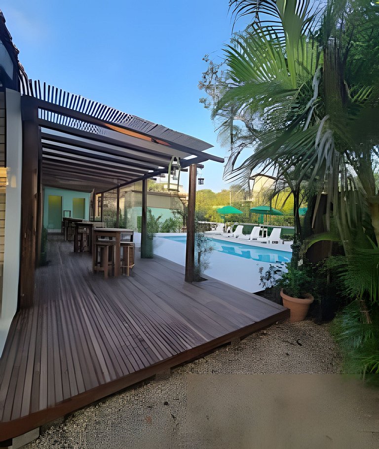 CASA 17 TOP no meio das árvores