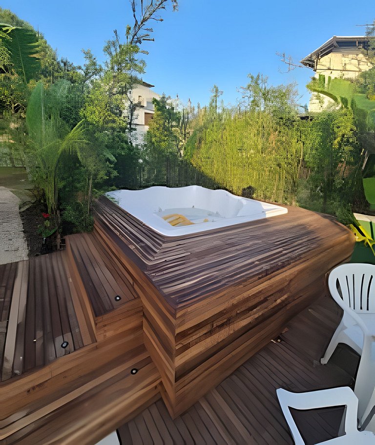 CASA 17 TOP no meio das árvores