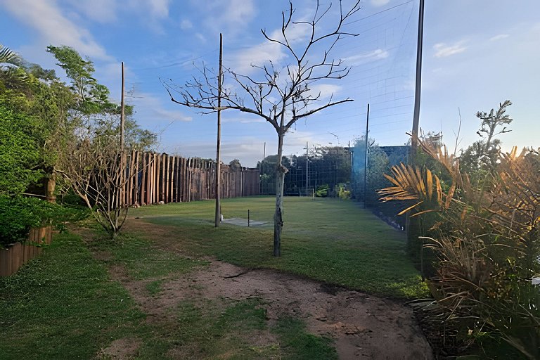 CASA 17 TOP no meio das árvores