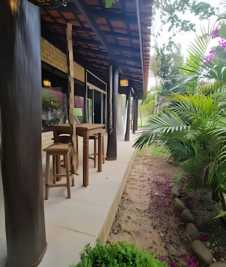 CASA 17 TOP no meio das árvores