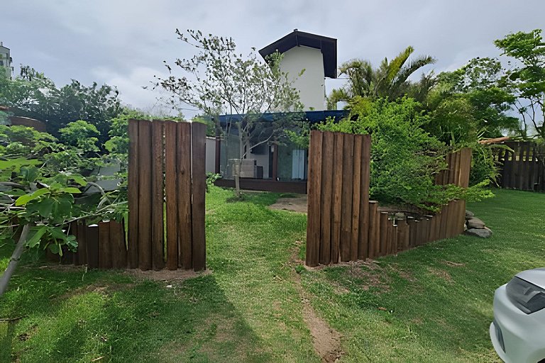 CASA 17 TOP no meio das árvores