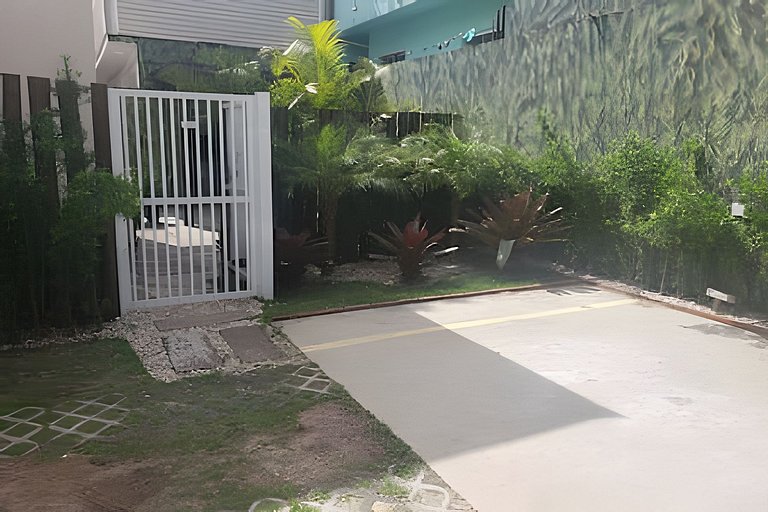 Ótima casa de praia a poucos passos do mar