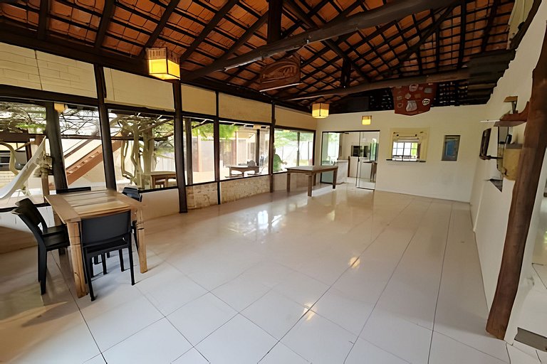CASA 17 TOP no meio das árvores