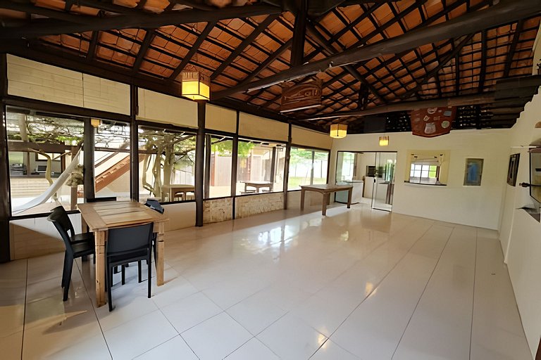 CASA 17 TOP no meio das árvores