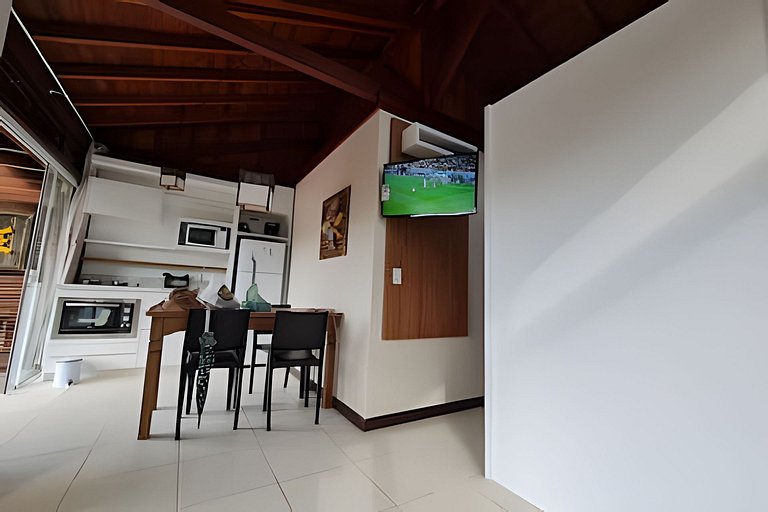 CASA 17 TOP no meio das árvores