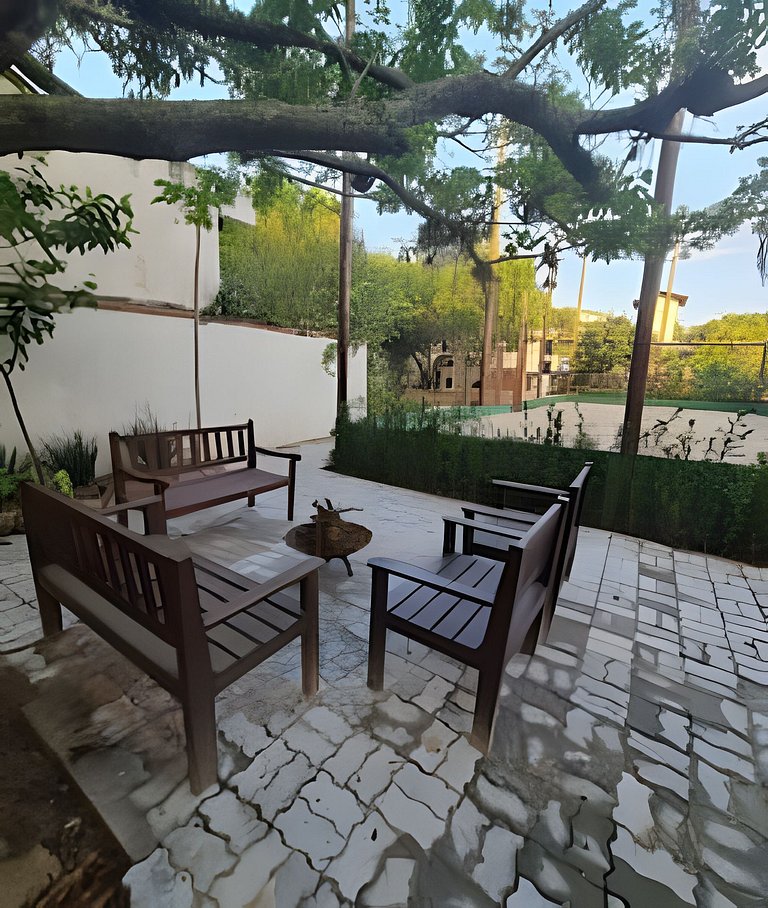 CASA 17 TOP no meio das árvores