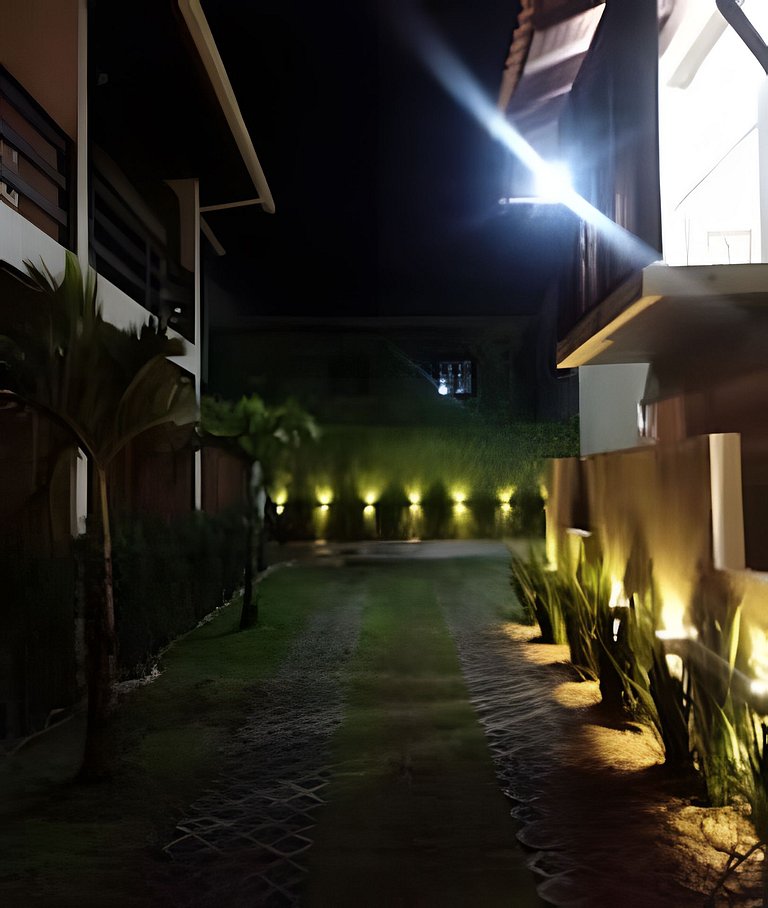 Ótima casa de praia a poucos passos do mar