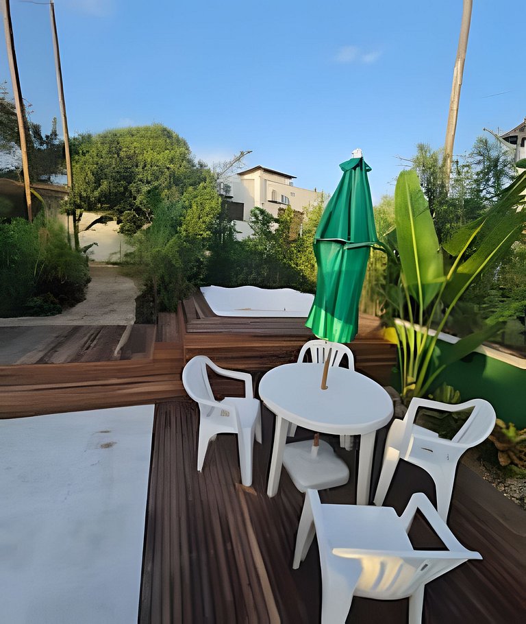CASA 17 TOP no meio das árvores