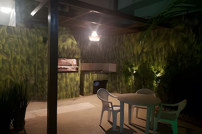 Ótima casa de praia a poucos passos do mar