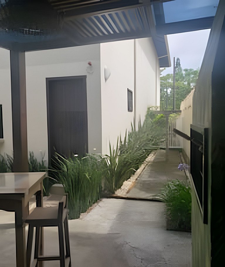 Ótima casa de praia a poucos passos do mar