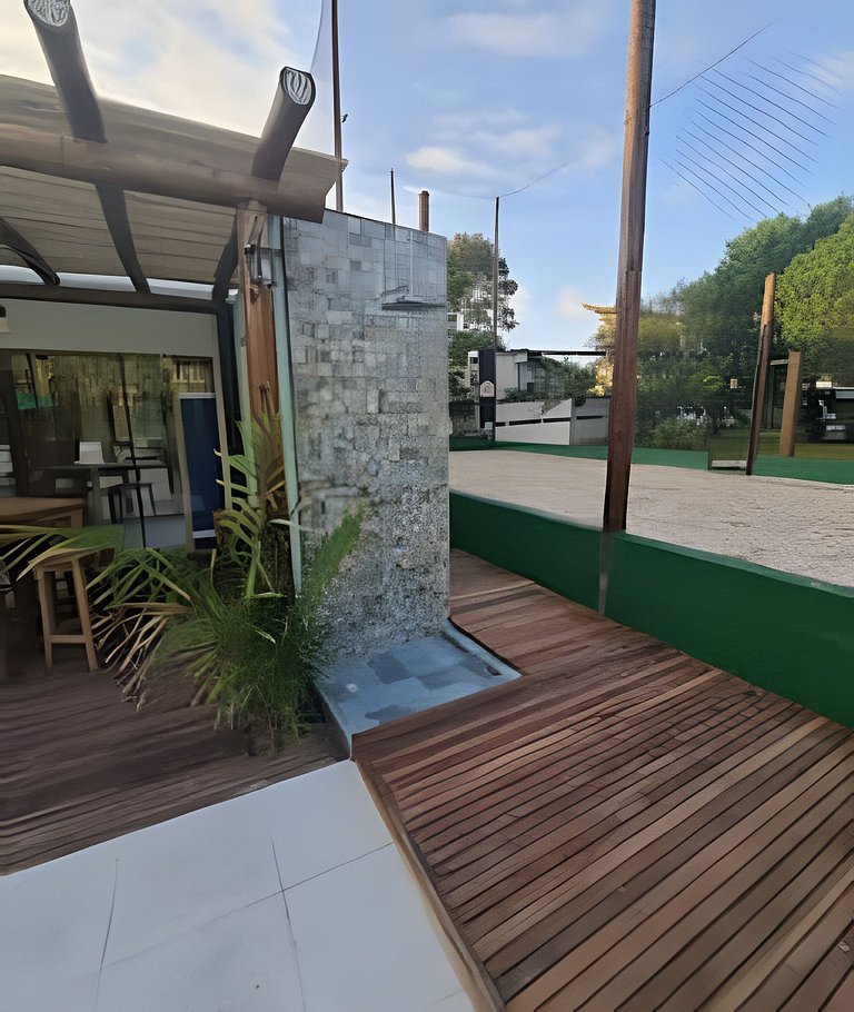 CASA 17 TOP no meio das árvores