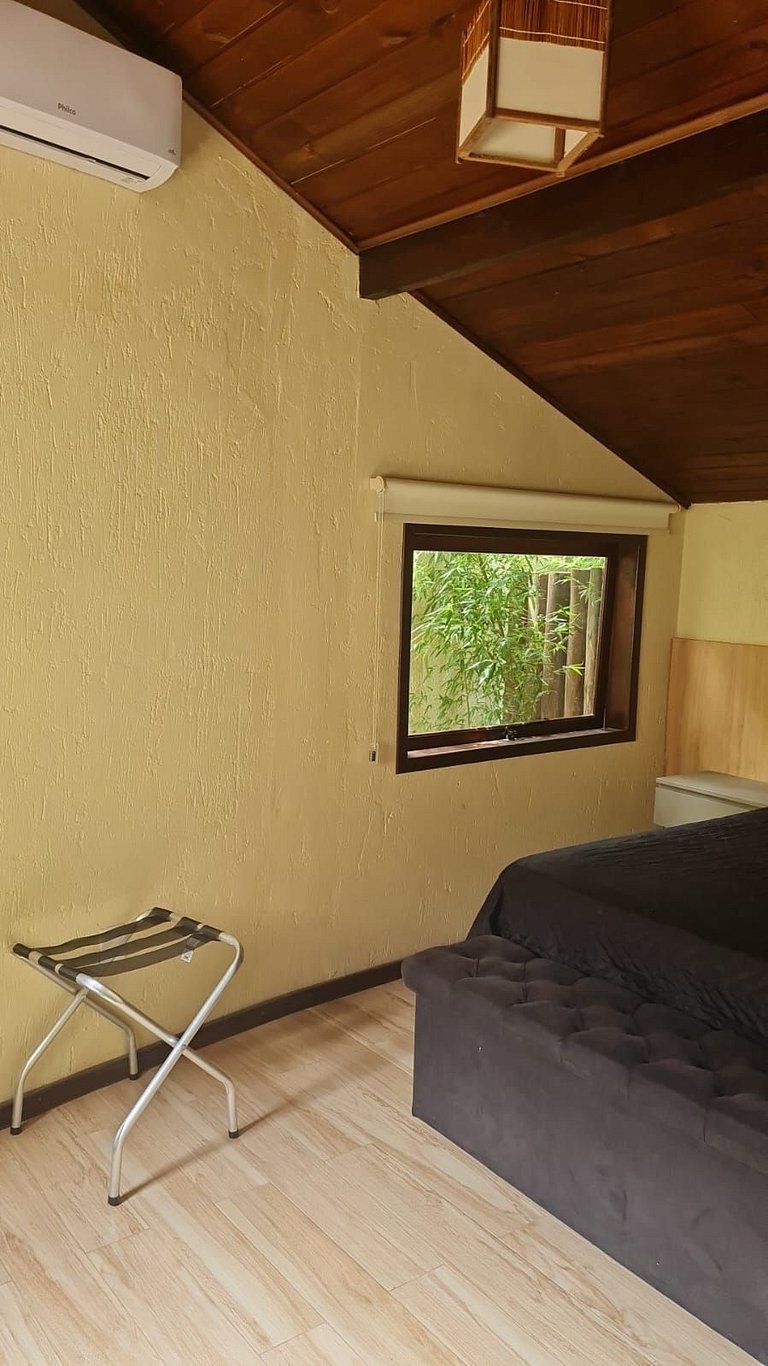 CASA 17 TOP no meio das árvores