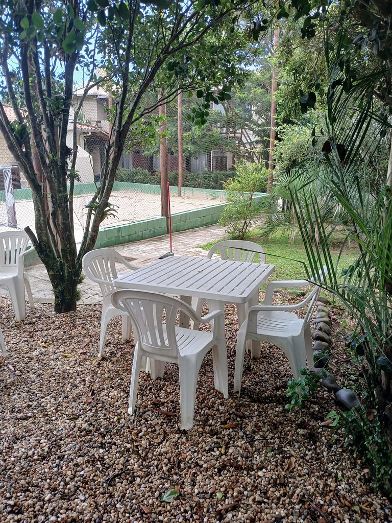 CASA 17 TOP no meio das árvores